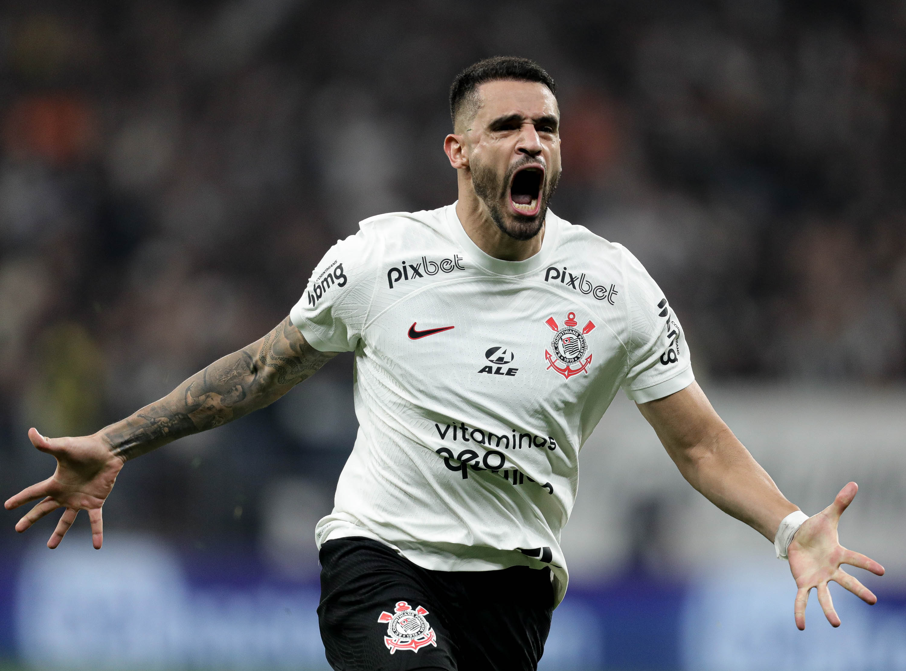 Fagner ultrapassa meia e se torna o sétimo jogador com mais assistências na  história do Corinthians